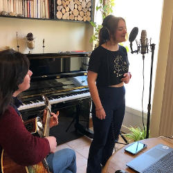 Session d'enregistrement - Chant accompagné à la guitare